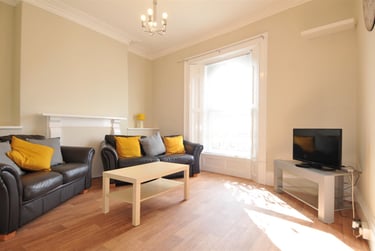 5 bed house, Mount Street, North Hill, Plymouth, PL48NZ - Image 1